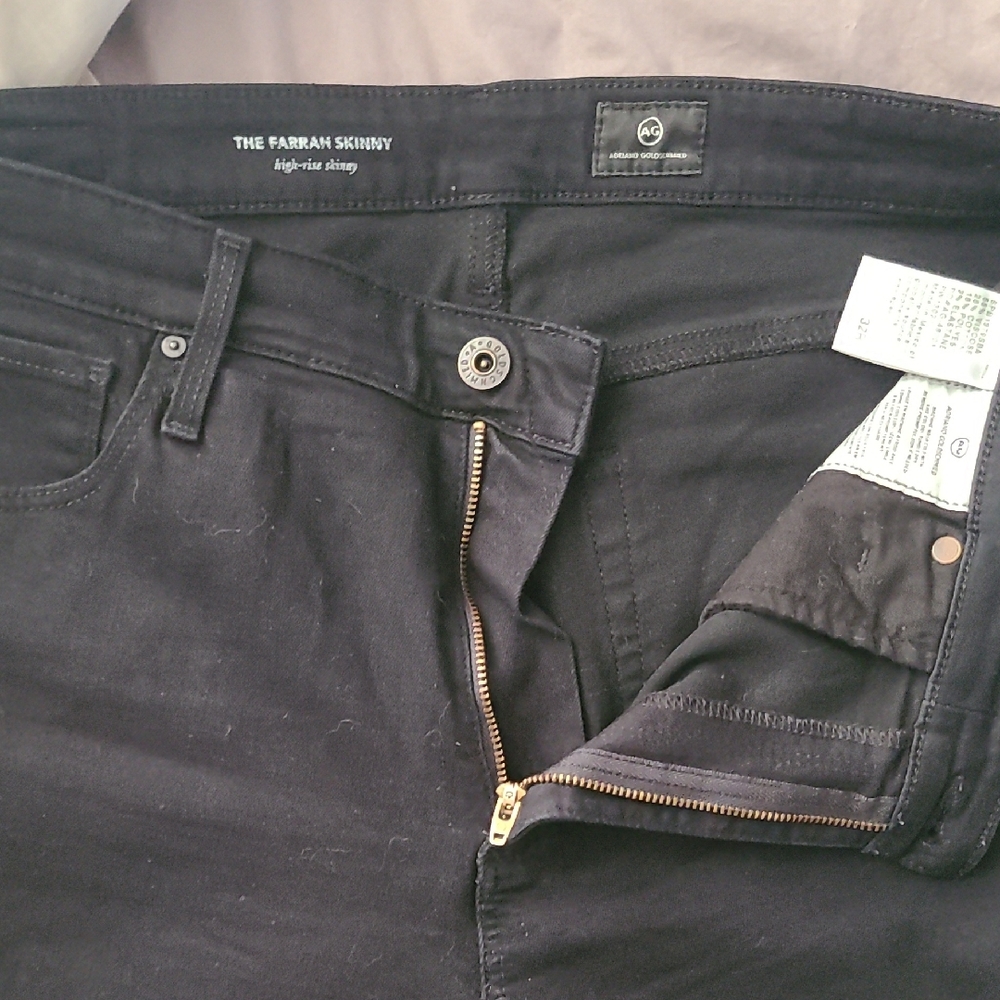 High Rise Black Jeans with Classic Style and Smooth Denim Fabric